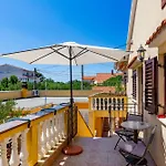 Lanterna Puntamika Apt. Near Beach