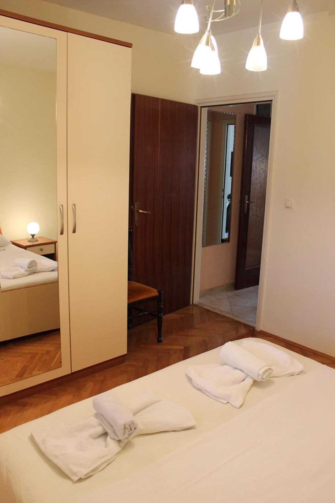 Lanterna Puntamika Apt. Near *